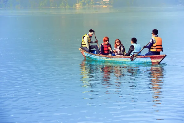네팔 포카라의 페와 호수 보기 — 스톡 사진