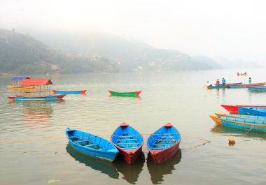 Phewa Gölü Pokhara, Nepal görünümünü