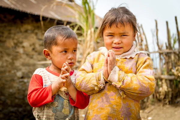 Himalayalar gülümseyen çocuklar