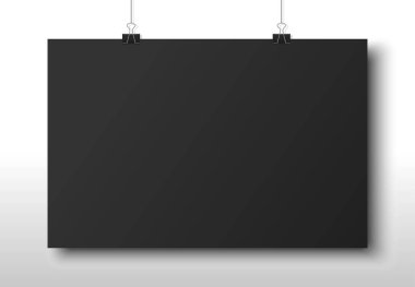 İki ofis şarjöründe asılı boş siyah kağıt. Tasarımınız için şablon oluşturun. Yatay boş sayfa. El ilanlarınızı, broşürlerinizi, manşetlerinizi gösterin. Vektör illüstrasyonu