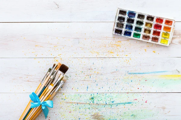 Artist brushes and paints — Stock Photo, Image