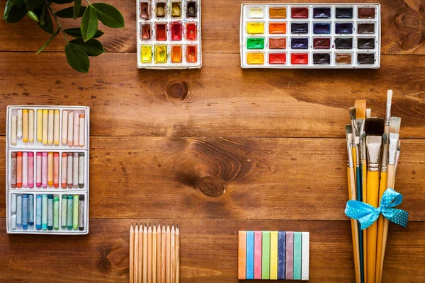 Artist brushes and paints — Stock Photo, Image