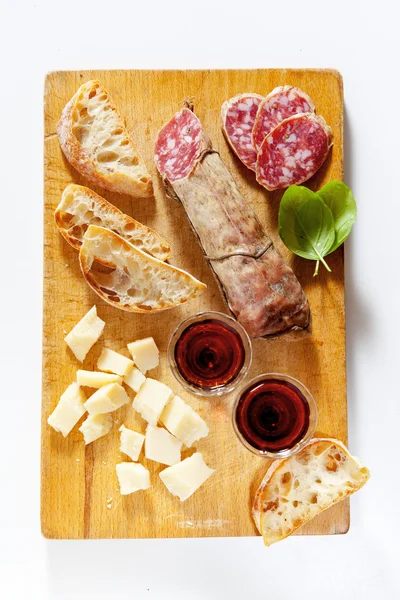 Italian healthy snacks. prosciutto, salami, vegetables grilled p — Stock Photo, Image