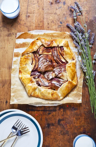 Healthy open apple pie with lavender. and almond milk . French c — Stock Photo, Image