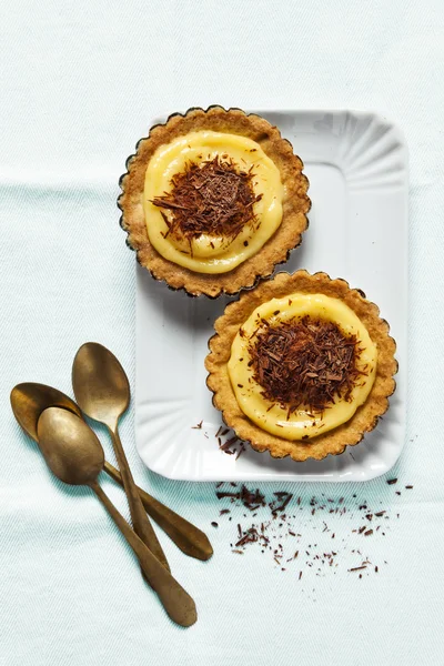 Desserttorten mit Zitronenquark und Schokolade. Kopierraum — Stockfoto