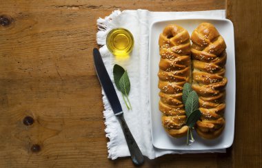 Susam ile lezzetli bir ekmek.