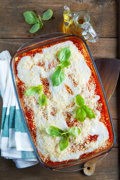 Close-up of a traditional lasagna made with minced beef bolognes — Stock Photo, Image