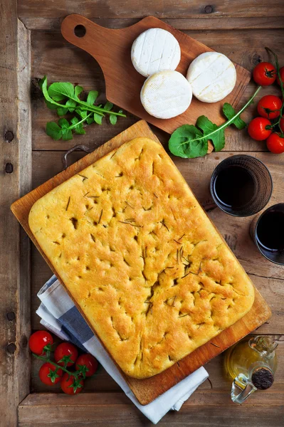 Focaccia chléb domácí chléb. rustikální tortilla. tradiční re — Stock fotografie