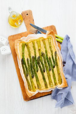 sağlıklı yemek kuşkonmaz ile. sebze peynir pasta