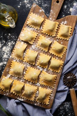 Ispanak ve ricotta ile mantı