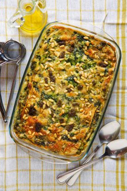 Yeşil bezelye ve ıspanak ile yeşil vejetaryen lazanya. İtalyan co