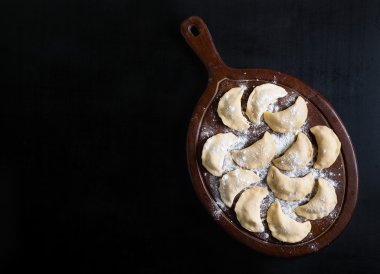 Lahana ile ham Rus geleneksel vareniki