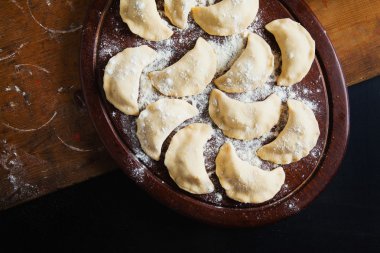 Lahana (mantı), daha önce kaynar - pierogi ile Vareniki t