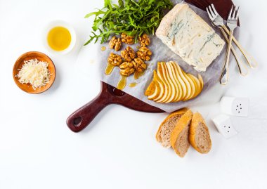 meze tepsisi, Peygamberli gorgonzola, roka, ceviz ile bir