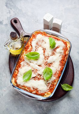 Sos bolognese sauc ile yapılan geleneksel lazanya Close-Up