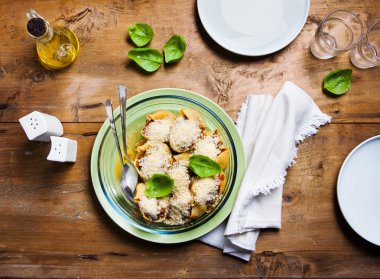 Fırında makarna peynir ve mercimek. Sağlıklı İtalyanca geleneksel