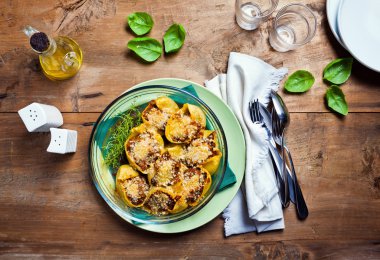 Fırında makarna peynir ve mercimek. Sağlıklı İtalyanca geleneksel