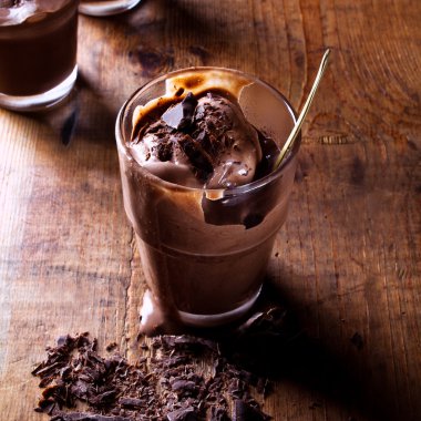 çikolatalı dondurma.