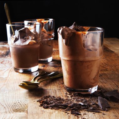 çikolatalı dondurma.