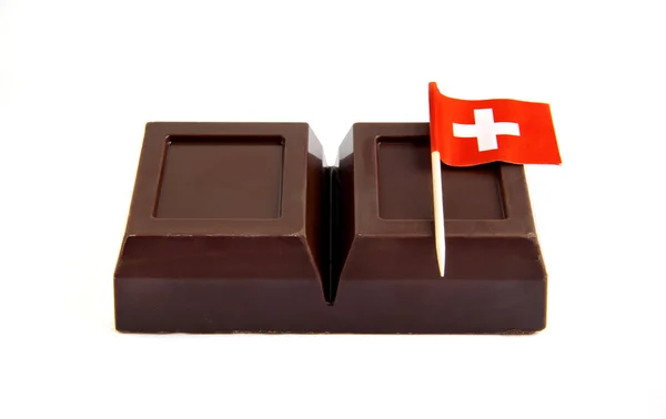 Cioccolato nero isolato su bandiera bianca e cartacea della Svizzera — Foto Stock