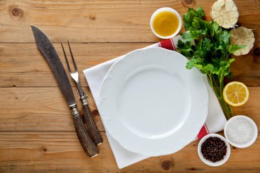 boş levha ve bıçak ve çatal