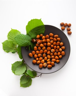 plaka beyaz üzerine fındık