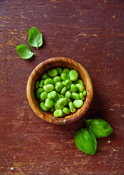 Rohe grüne Saubohnen — Stockfoto