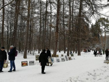 Ahşap resimler, üç tablo.