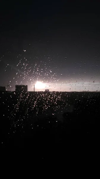 Atardecer Bajo Lluvia Muy Oscuro Misterioso — Foto de Stock