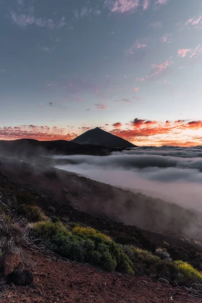 Paisaje Montañoso Volcán Una Isla Atardecer —  Fotos de Stock