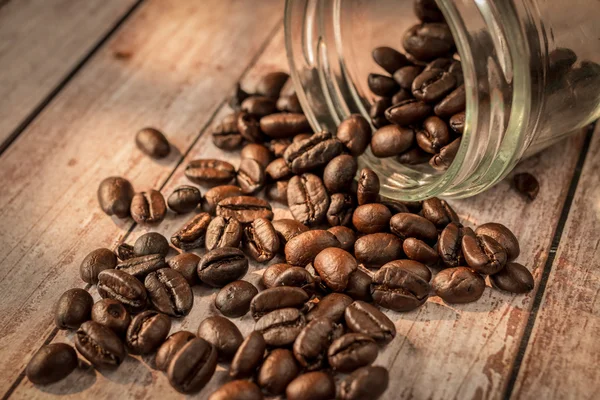 Camdan dışarı kahve çekirdekleri