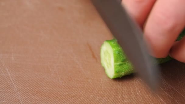 Slicing green cucumber — Stock Video