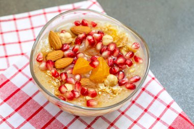 Geleneksel lezzetli Türk tatlıları; Ashura (Emin)
