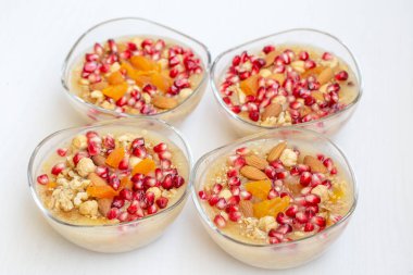 Geleneksel lezzetli Türk tatlıları; Ashura (Emin)