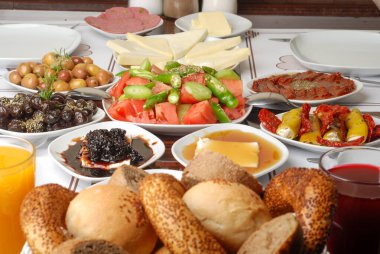 Kahvaltı ve farklı yemekler. 