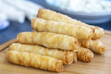 Sigara Boregi Türk Purosu Şeklinde Yuvarlanmalar