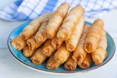 Sigara Boregi Türk Purosu Şeklinde Yuvarlanmalar