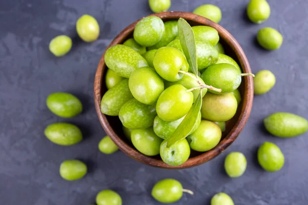 Green Olives Leaves Grey Background — 图库照片