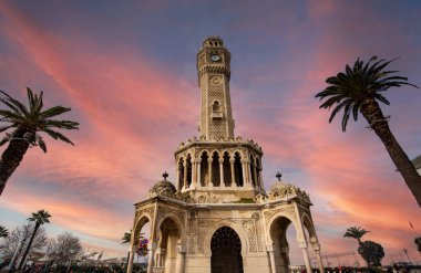İzmir / Türkiye, 20 Aralık 2018, İzmir Eski Saat Kulesi, Konak Meydanı