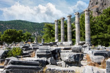 Antik Yunan kenti Priene 'deki Athena Tapınağı kalıntıları, Türkiye / Aydın