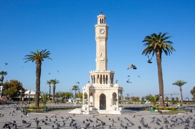 İzmir, Türkiye - 03 Aralık 2020: İzmir Eski Saat Kulesi, Konak.