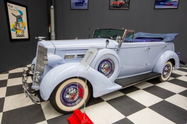 İzmir - Türkiye, 01 Mayıs 2025, Key Museum, Torbali - İzmir 'in en kapsamlı klasik araba ve motosiklet müzesi