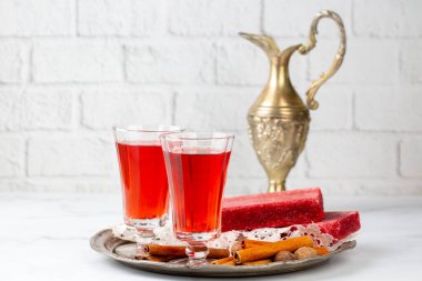 Kizilcik veya Kizamik Sekeri - Lohusa Şerbet için kullanılan kırmızı şeker.