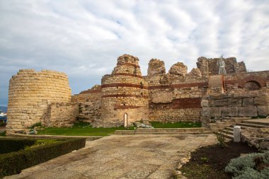 Nessebar, Bulgaristan, 21 Aralık 2024, Bulgaristan 'ın Nessebar kentinin geleneksel caddesi