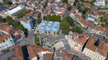 Filibe, Bulgaristan. Cuma Camii ve Nebet Tepe ile Eski Şehir 'in manzarası