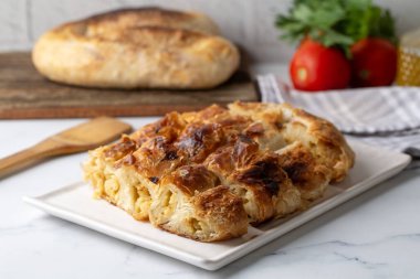 Filo hamur borek kol tarifi servis Türk usulü et dolması. 