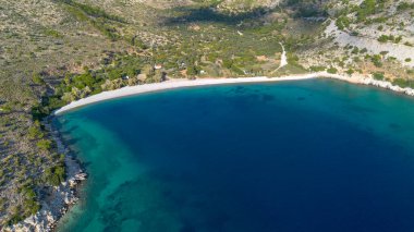 Elinda ya da Elinta sahillerinde turkuaz su, yukarıdan manzara, Chios Adası, Yunanistan.