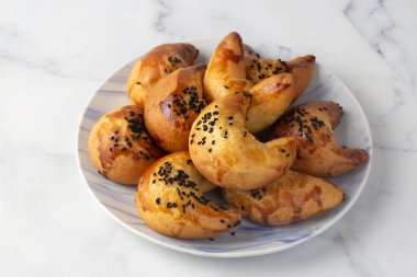 Türk mutfağından; ay çöreği çok lezzetlidir. Moon pogaca veya Moon coregi - Türkçe adı; Ay pogaca veya ay coregi