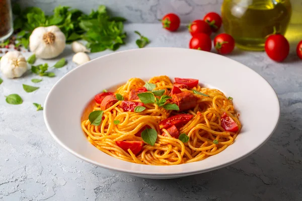 Sosisli makarna - ahtapot spagetti- Türk ismi; Sosisli spagetti