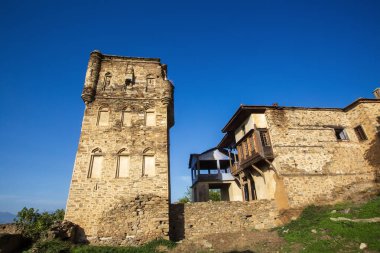 Yerel adı Arpaz Kalesi olan Arpaz Şatosu, 19. yüzyılın ilk yarısında yerel Bey (Osmanlı Lordu) Nazilli tarafından inşa edilmiştir.